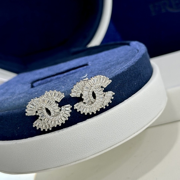 Chanel square diamond stud earrings - Picture 7 of 9